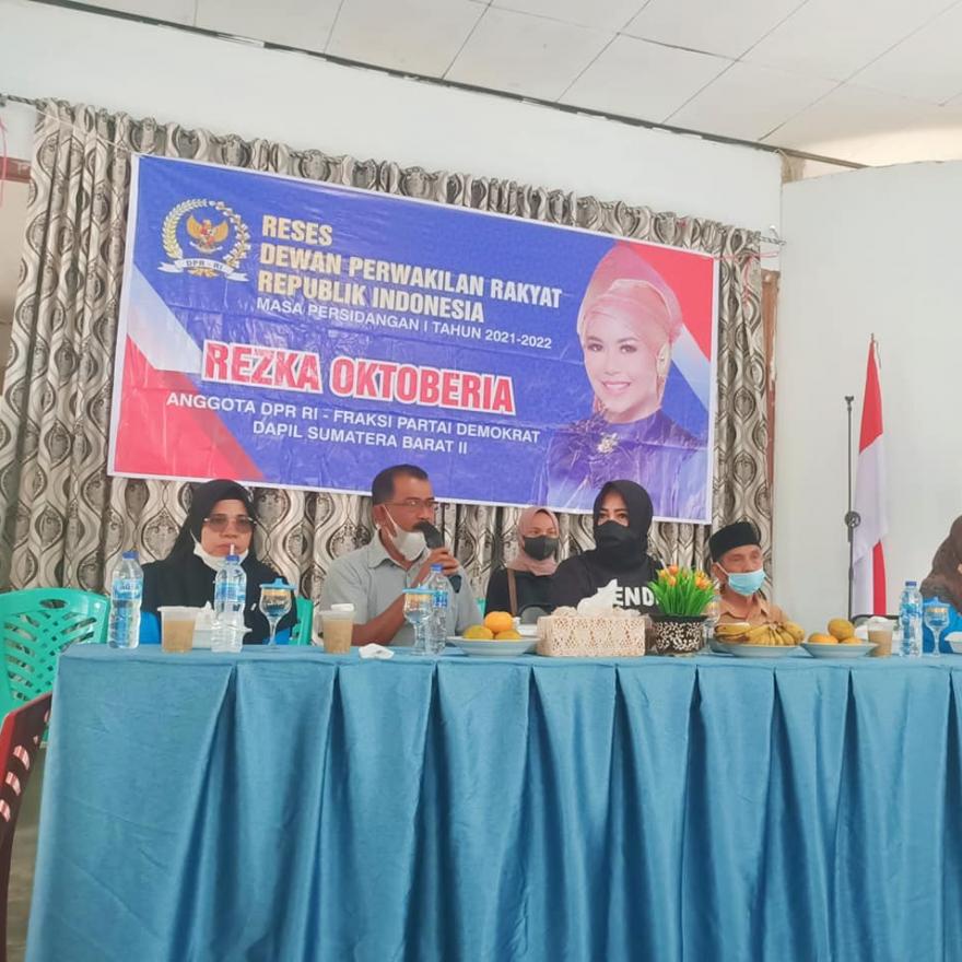 Reses Dewan Perwakilan Rakyat Repoblik Indonesia (DPR RI) REZKA OKTOBERIA di Nagari Simpang Sugiran